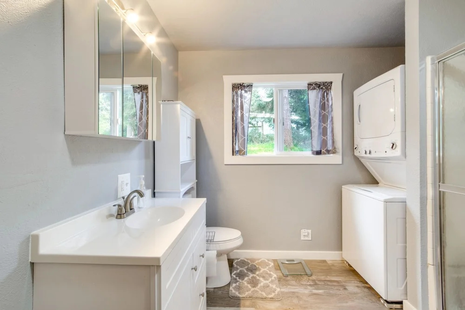 Cozy North Bend Getaway Near Dunes + Ocean!