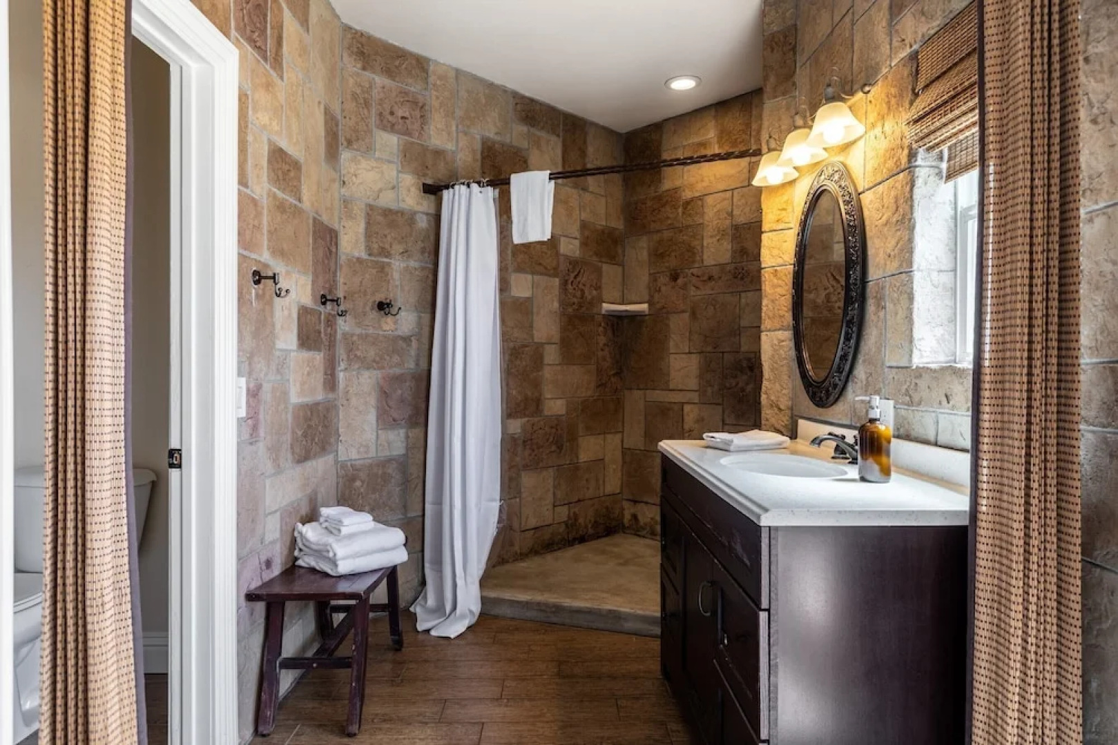 Wilson Creek Manor By Avantstay Sleeps 10! Amazing Estate w/ Pool & Game Room