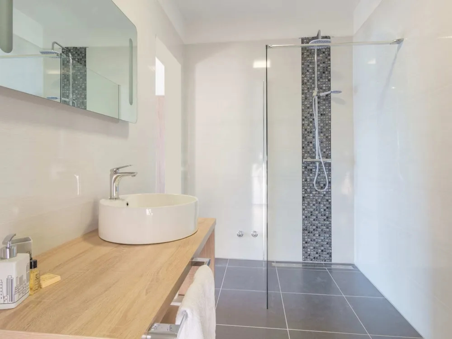 Villa in Turanj With Stunning Sea Views