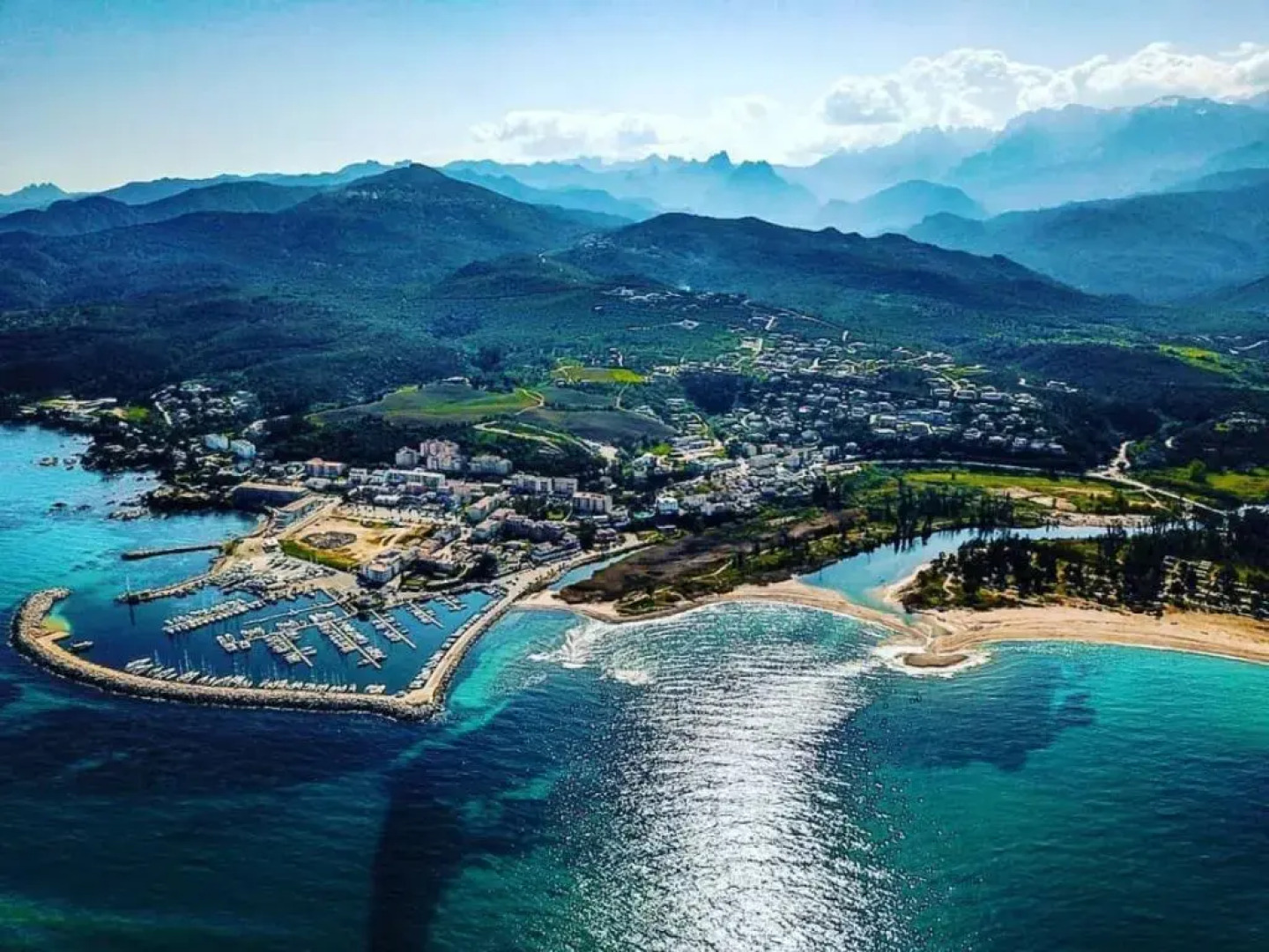 Appartement vue mer, rivière et montagnes