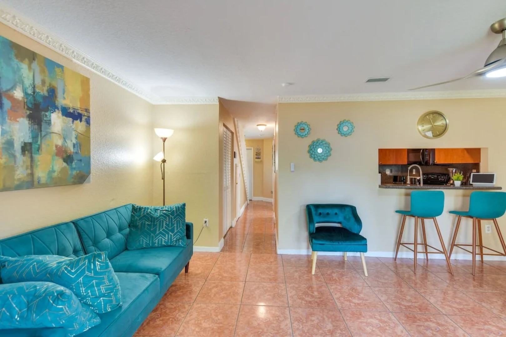 Opa-locka Townhome, 15 Mi to Miami Beach!