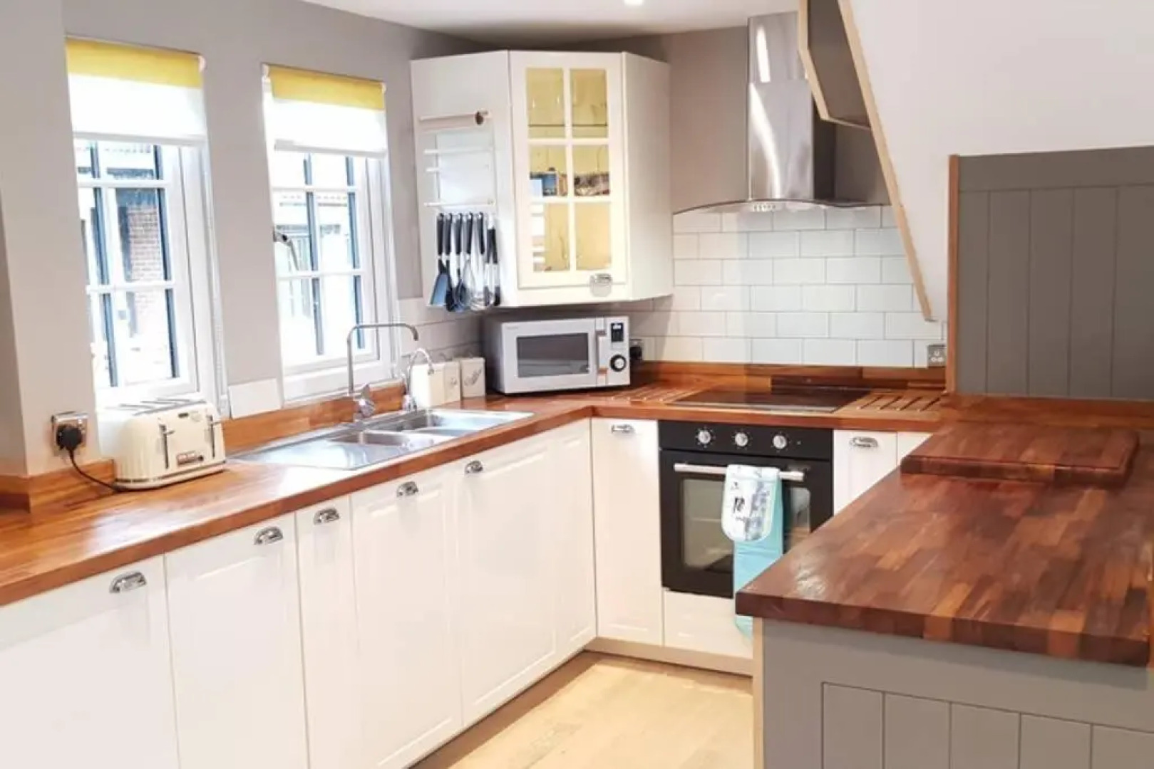 20 Tudor Court " Four Star AA accommodation"