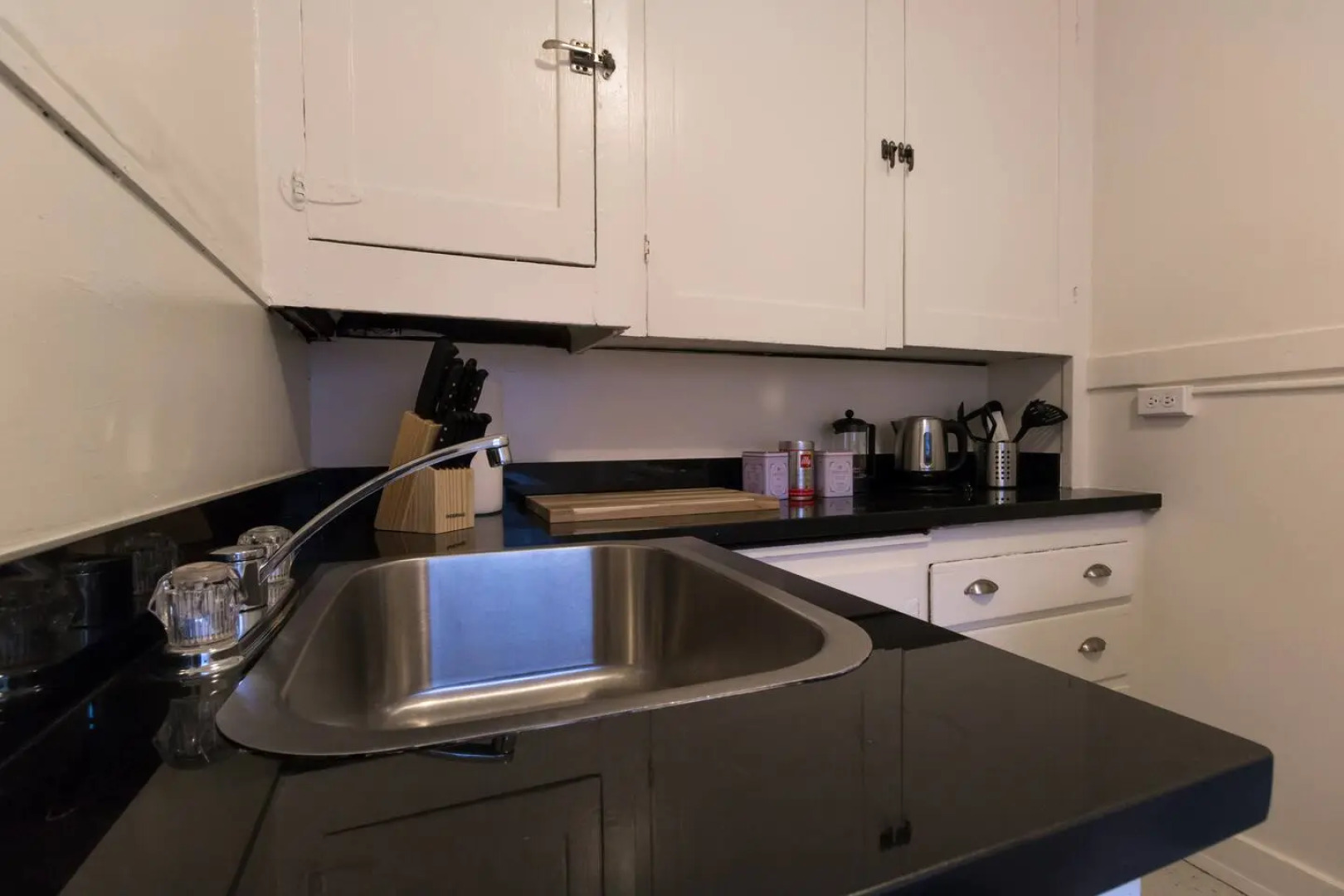 Condo in Historic Building - Long Term Stays Welcome!