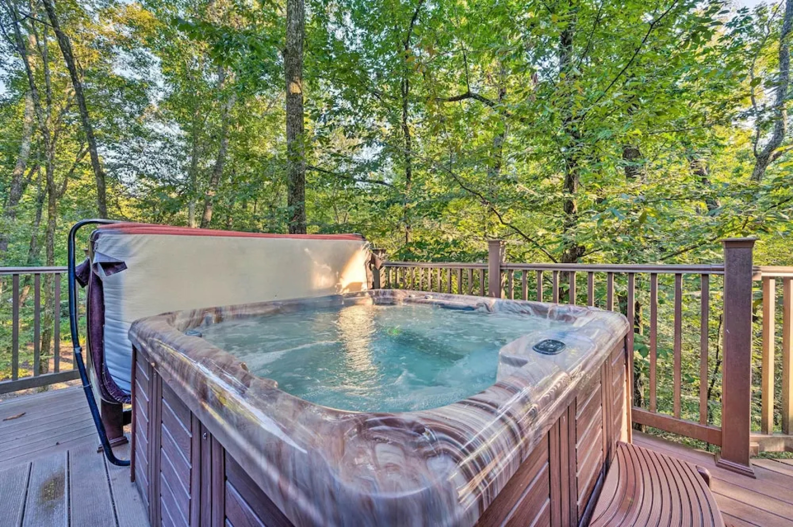 Creekside Broken Bow Cabin w/ Hot Tub & Fire Pit!