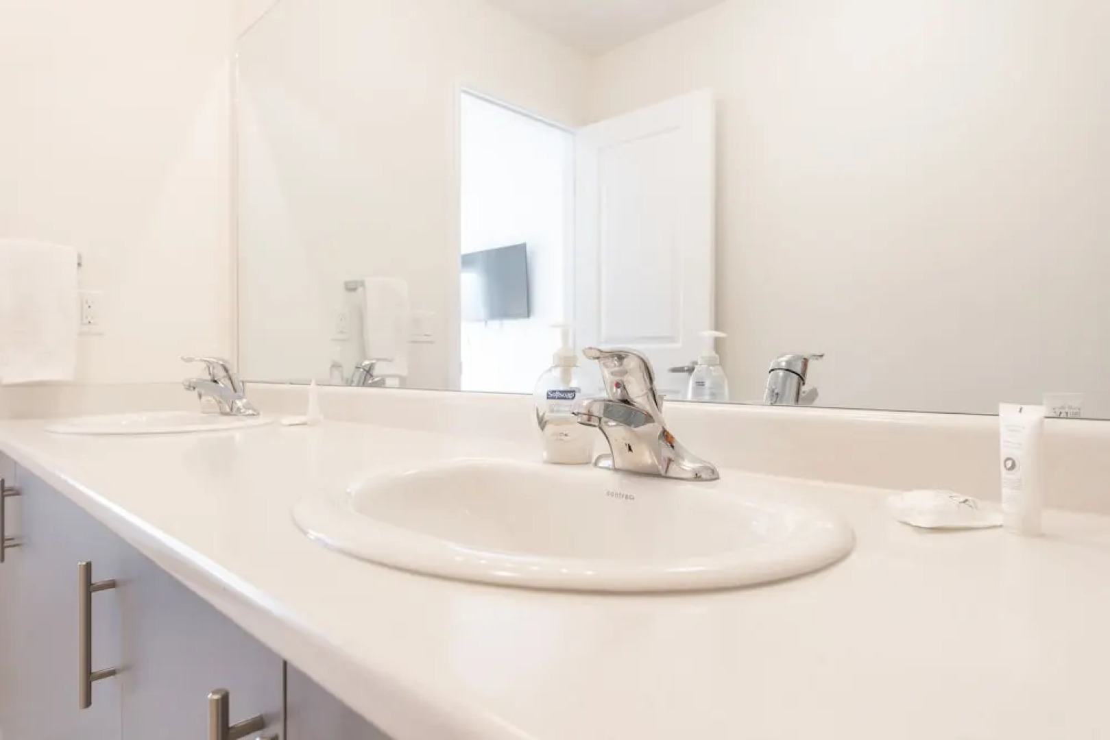 Gorgeous Brand New Spacious Town House