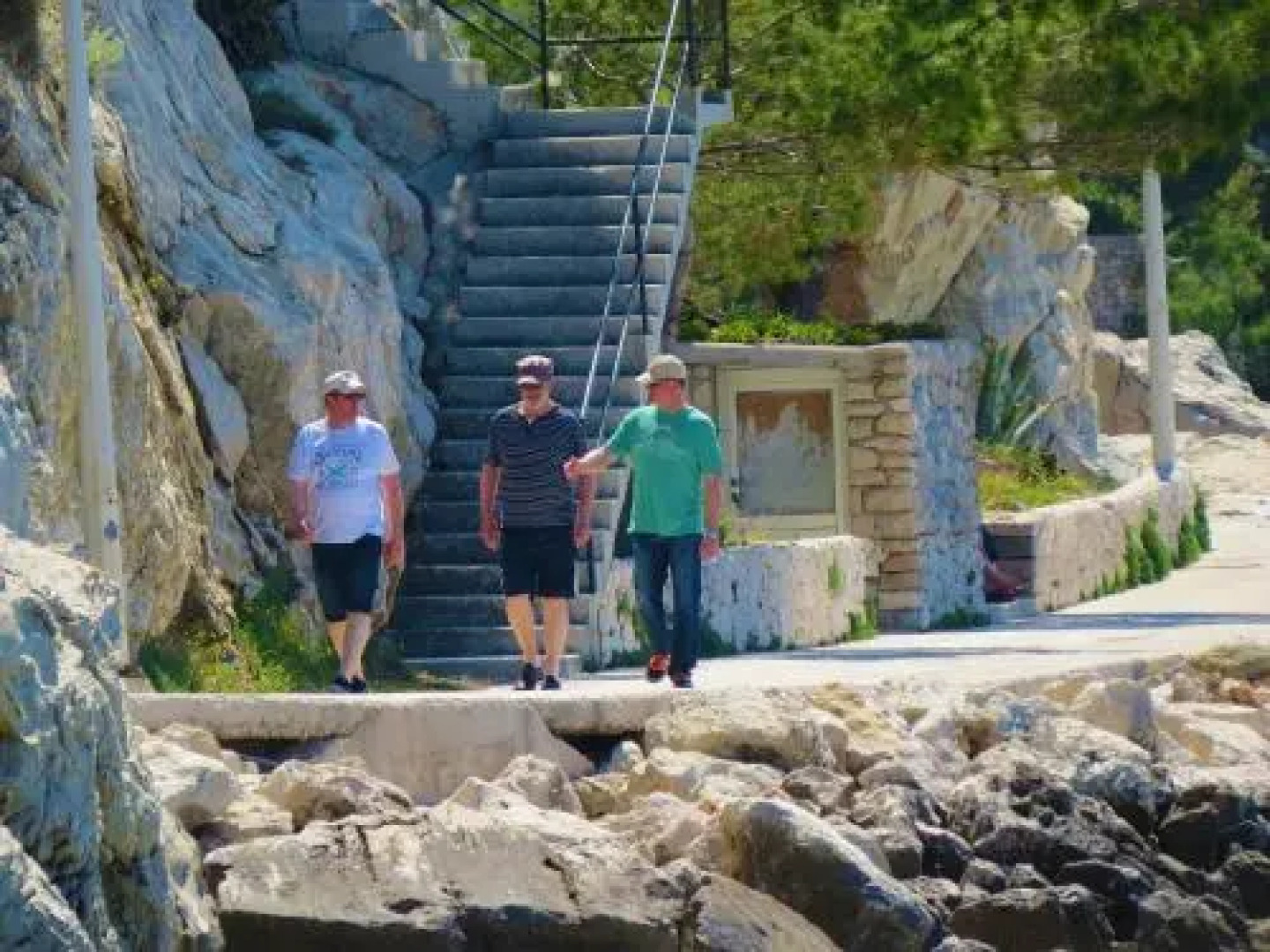 Apartments Pino Brela