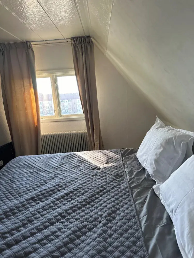 Stockholm - 5-beds - Sleeps 12 - Garden