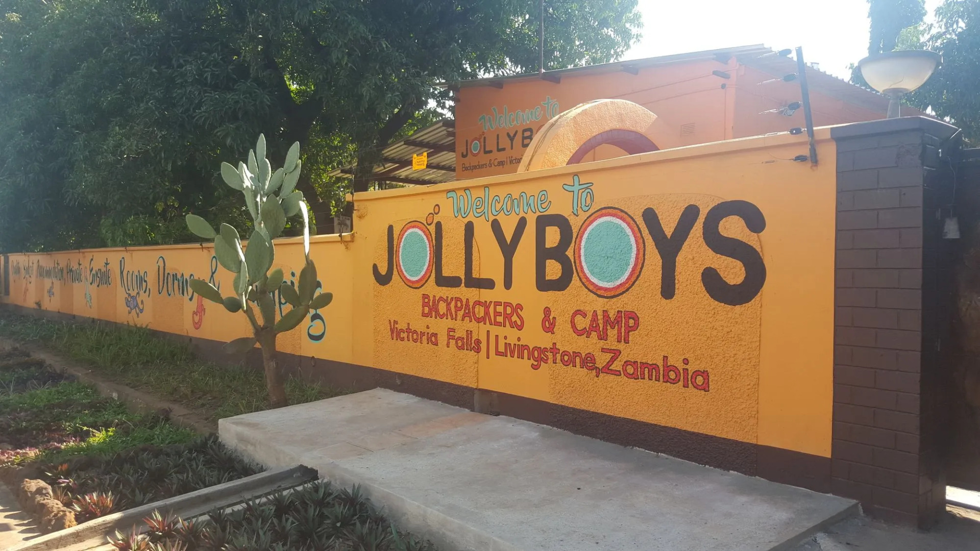 Jollyboys Backpackers