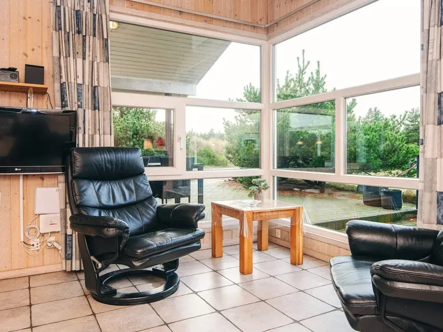 Secluded Holiday Home in Henne near Beach