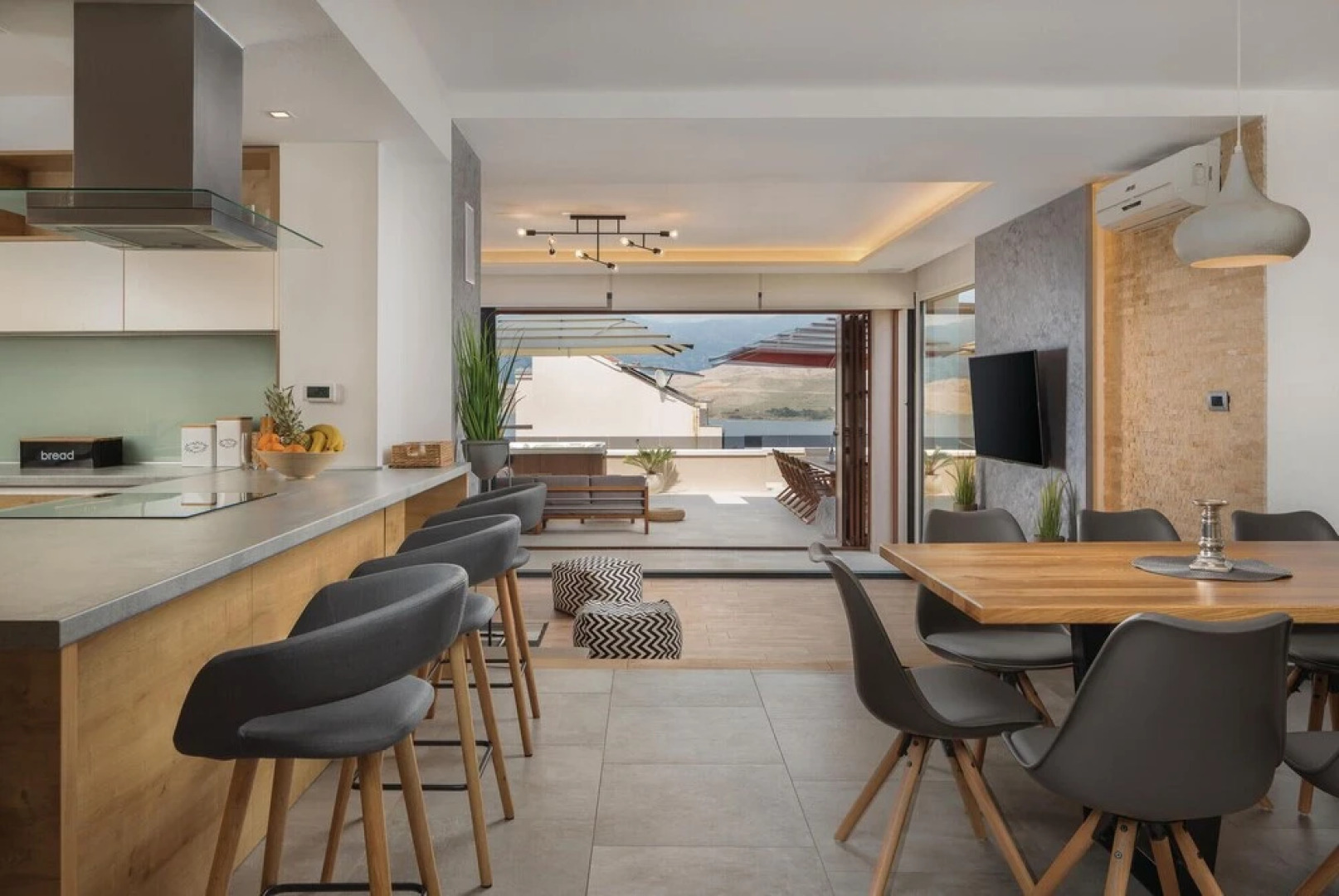 Nice Home in Pag with Hot Tub, WiFi & Sauna