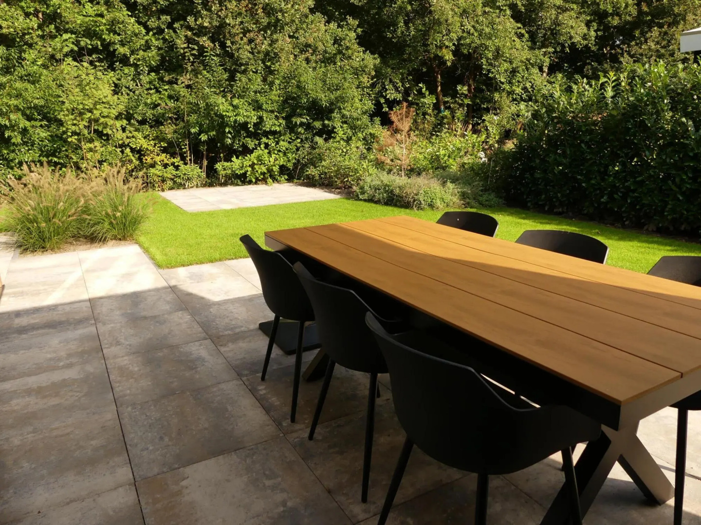 Modern chalet with beautiful garden, located in a holiday park by the forest