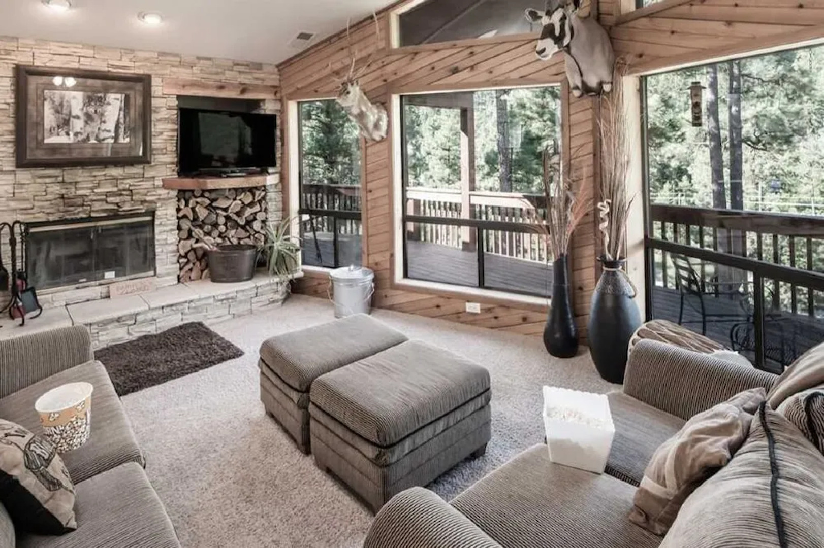 A River Runs Through It - Three Bedroom Cabin with Hot Tub