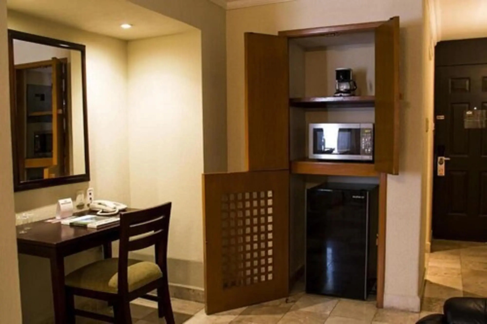 La Posada Hotel & Suites