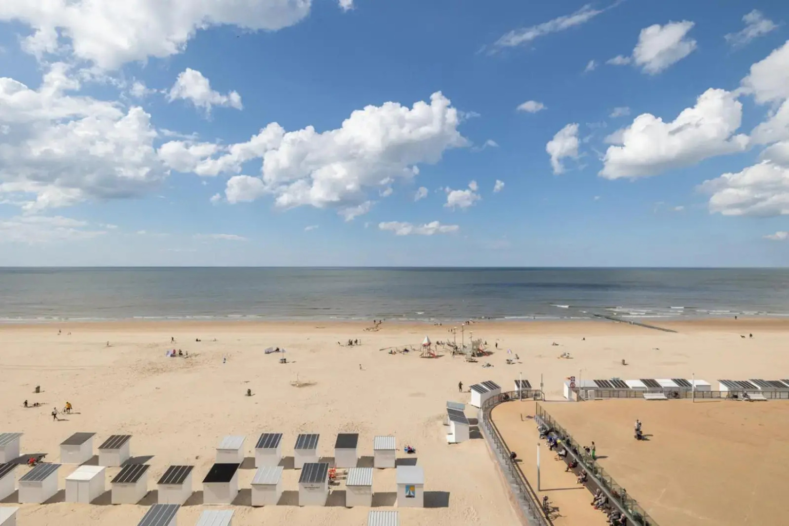 SEAVIEW Studio 6p - OOSTENDE - Type London - renovated and very nice studio with sleeping corner, direct seaview and at the beachfront