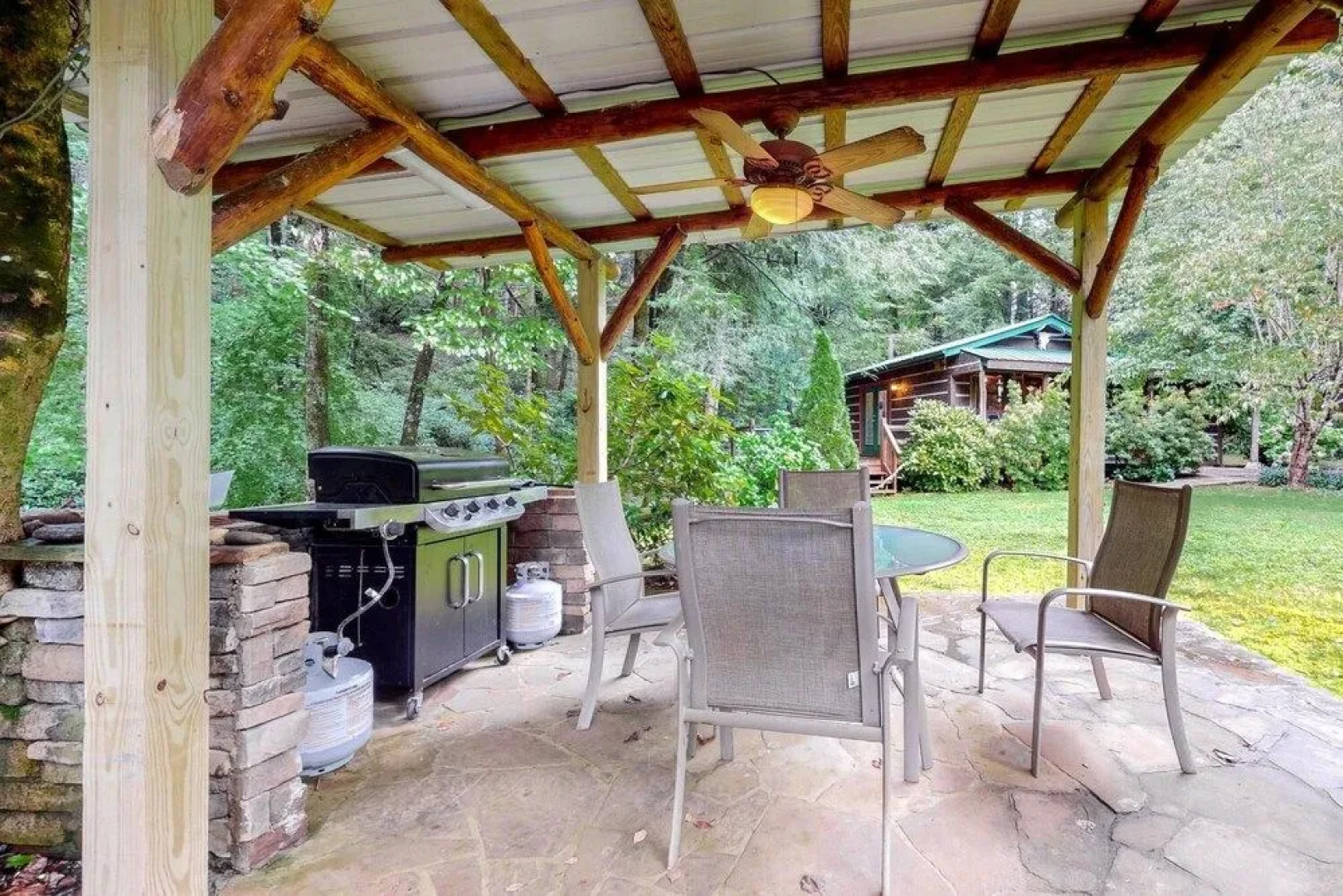 Cowboy Cabin on Stanley Creek