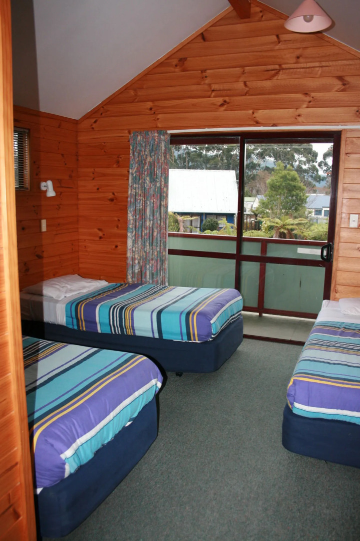 Smoke Lake Hot Springs Lodge and Camp