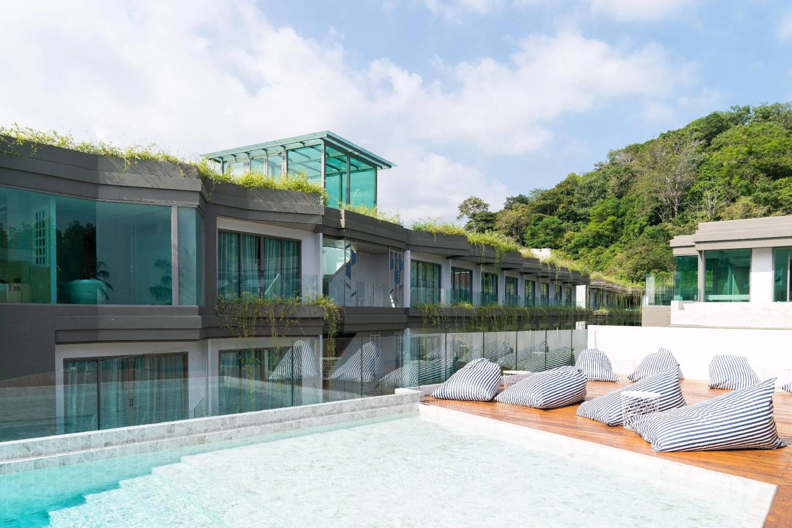 Panwaburi Beachfront Resort