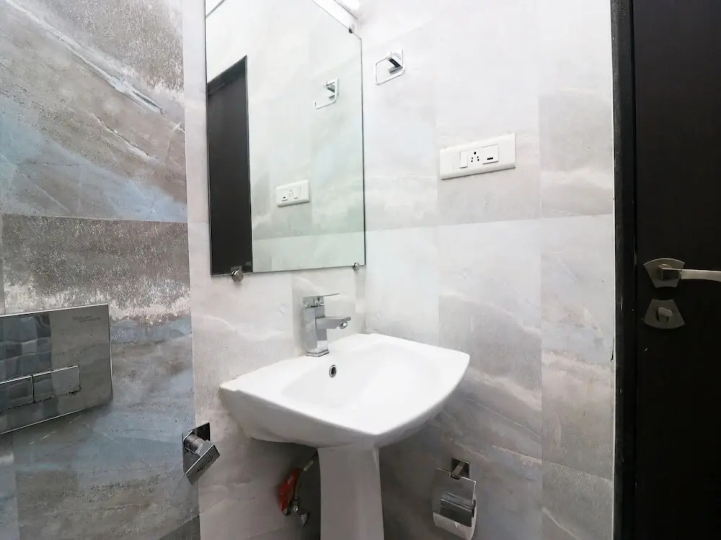 Hotel Mirabel by OYO Rooms