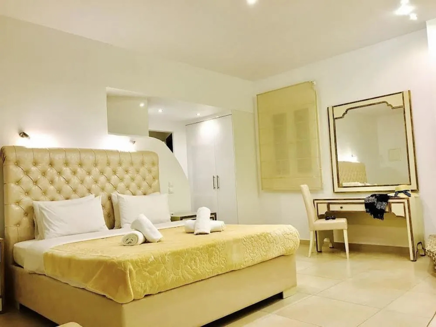 Queen Boutique Suites