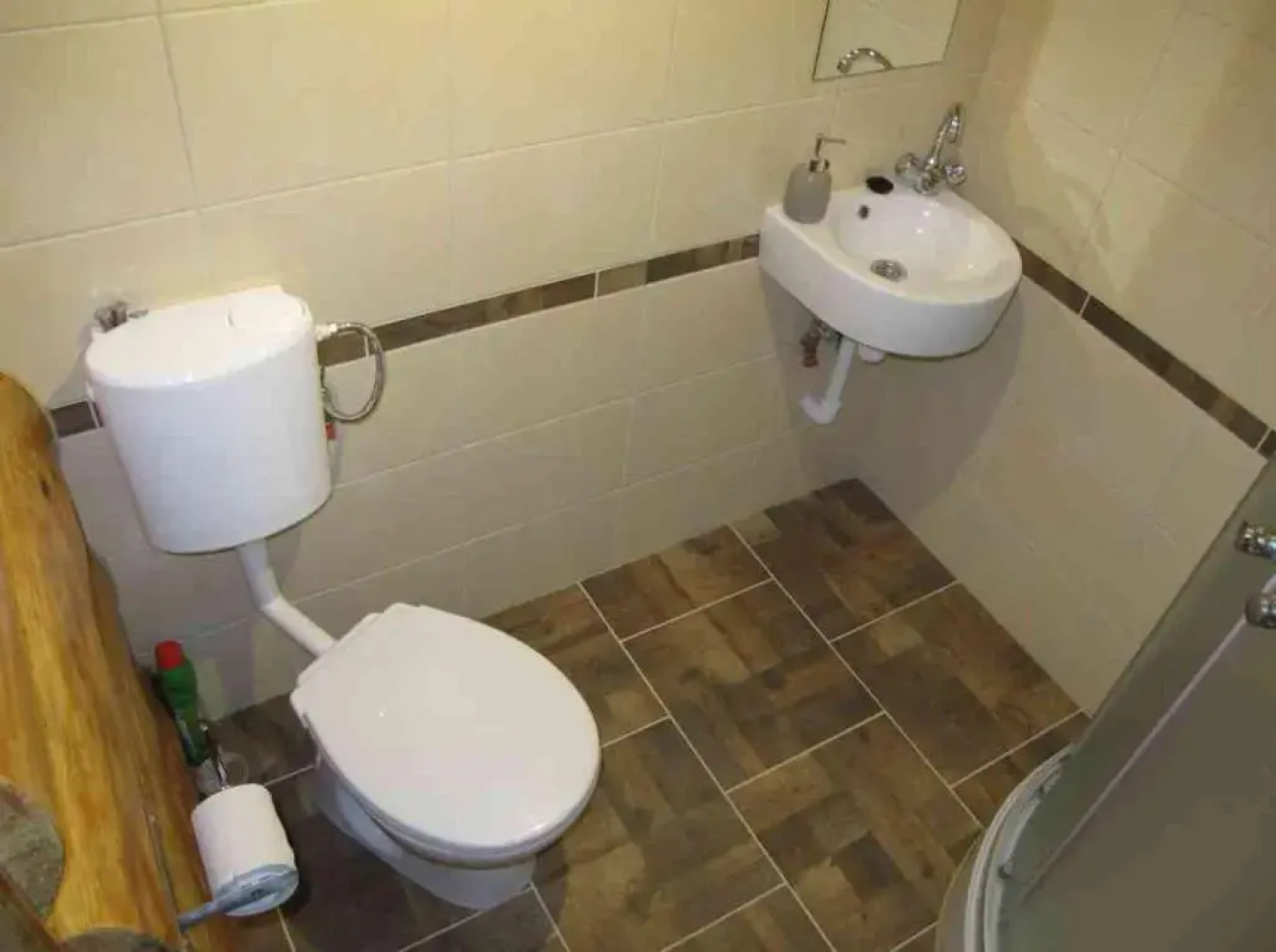 Domek drewniany w górach