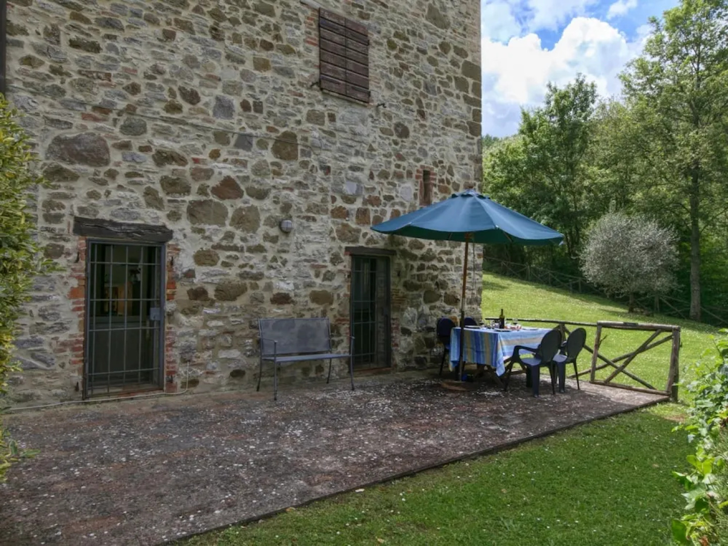 Holiday House with Pool & Large Garden Overlooking Lake near Tuscany