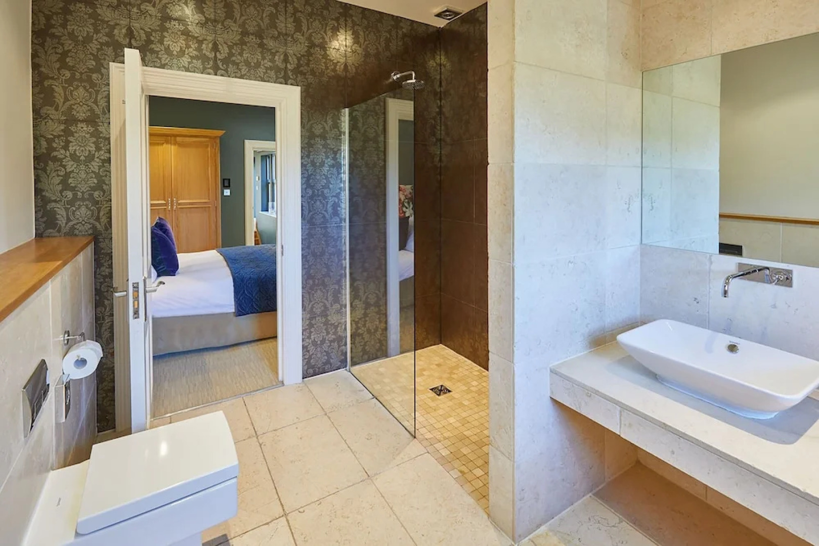 Host Stay The Lakehouse