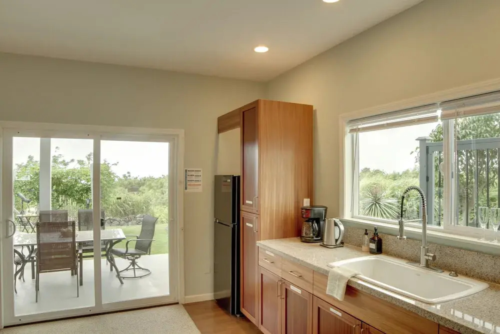 'the Aloha Green House' Retreat w/ Ocean Views!