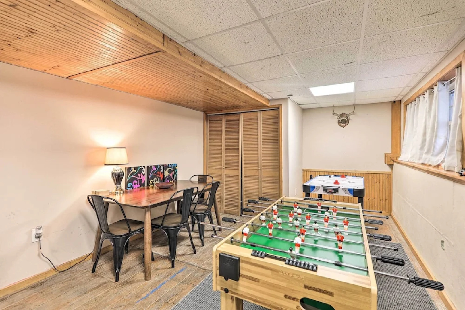 Hot Tub, Lake Access: Serene Albrightsville Home!