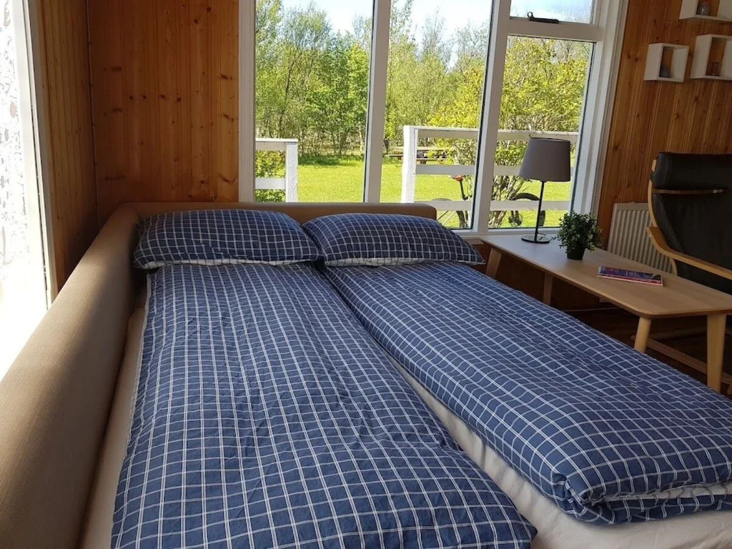 Eyja Mörk & Bubble Bedroom