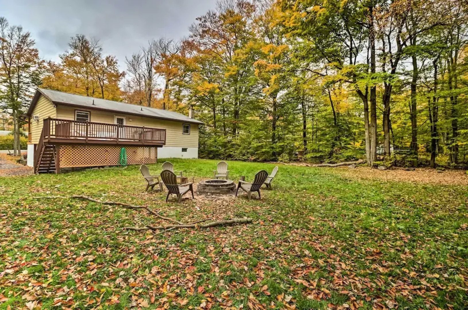 12 Mi to Camelback Ski Resort: Home w/ Decks!