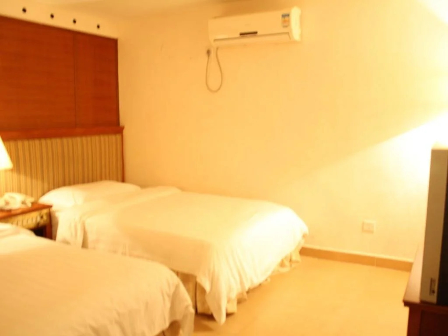 Golden Shuitai Hot Spring