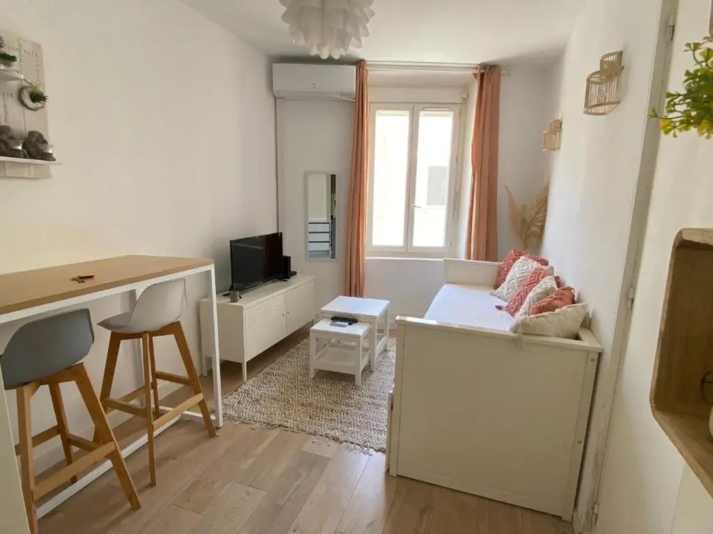 Studio ROMY les pieds dans l'eau 10 m de la mer