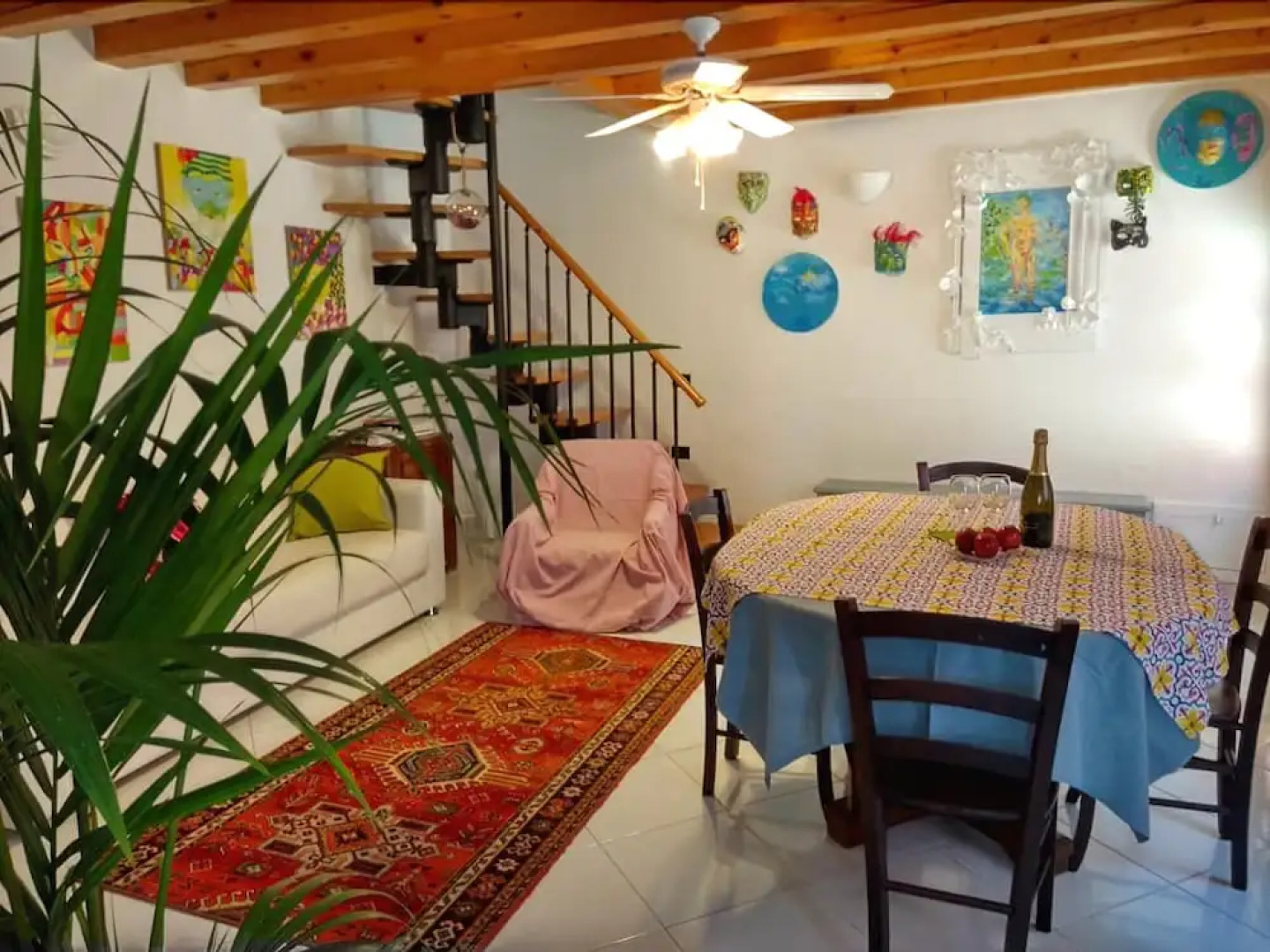 Night Galleria - bed & art