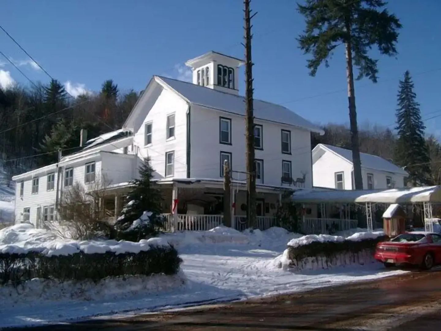 Colonial inn