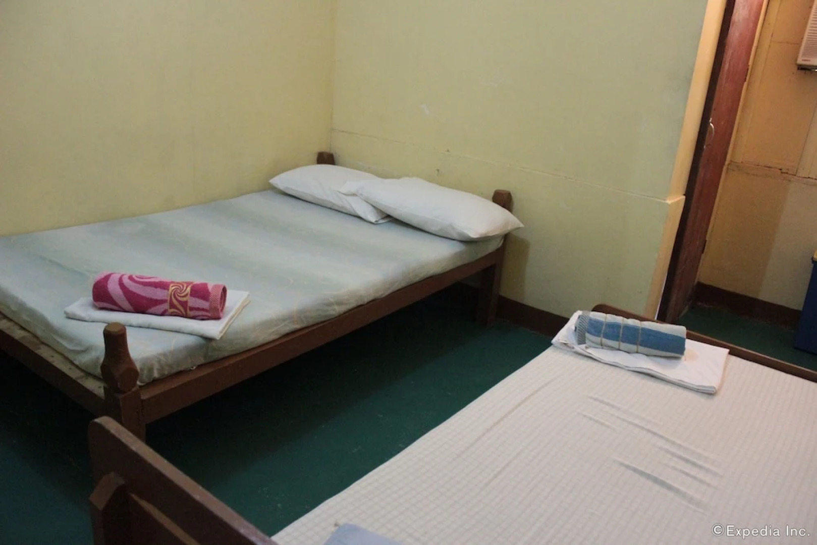 Coron Reef Pension House