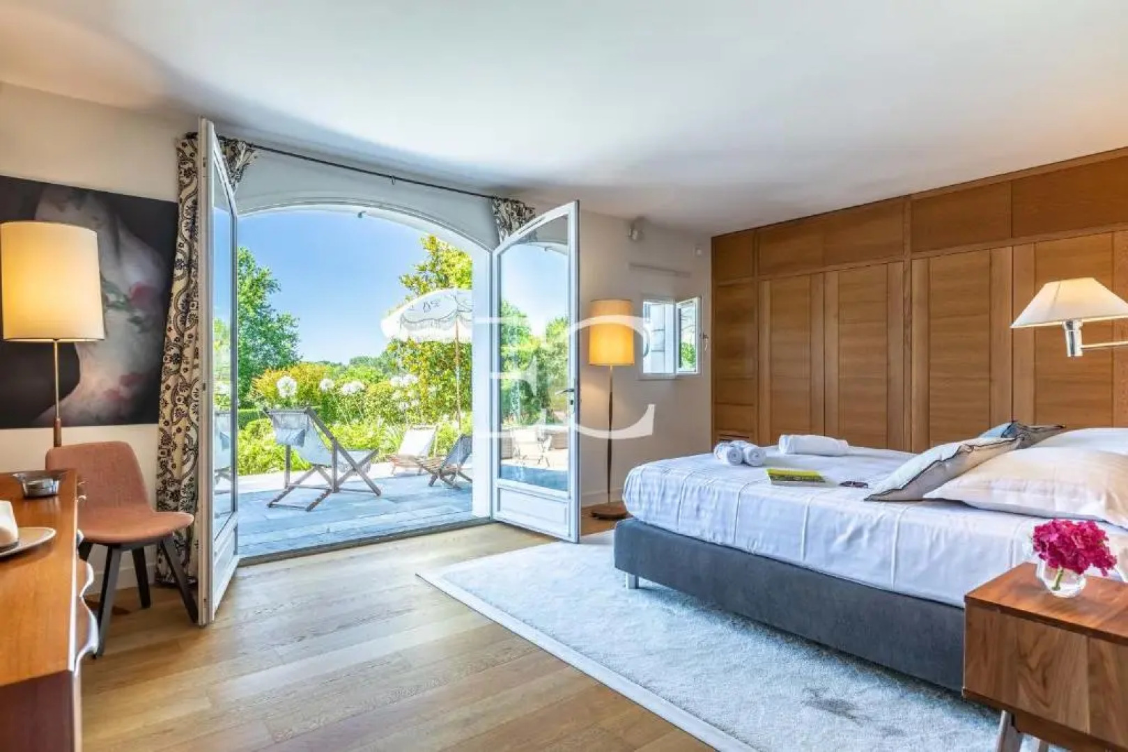 Easy Clés- Splendid 8 bedrooms property & pool