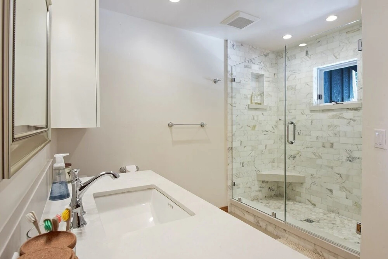 Old County Estate - Hot Tub 5 Bedroom Home by Redawning