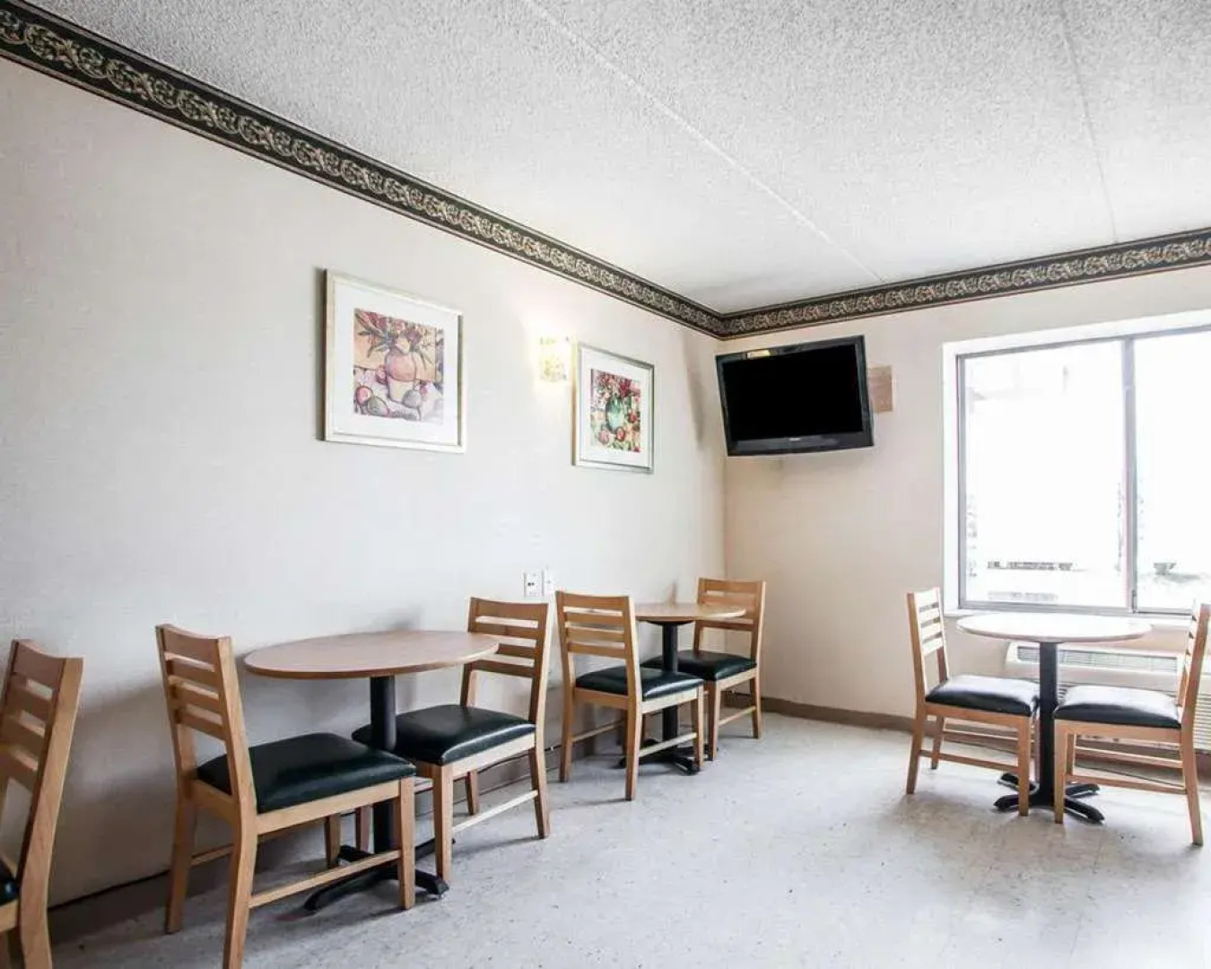 Rodeway Inn & Suites Milwaukee Airport