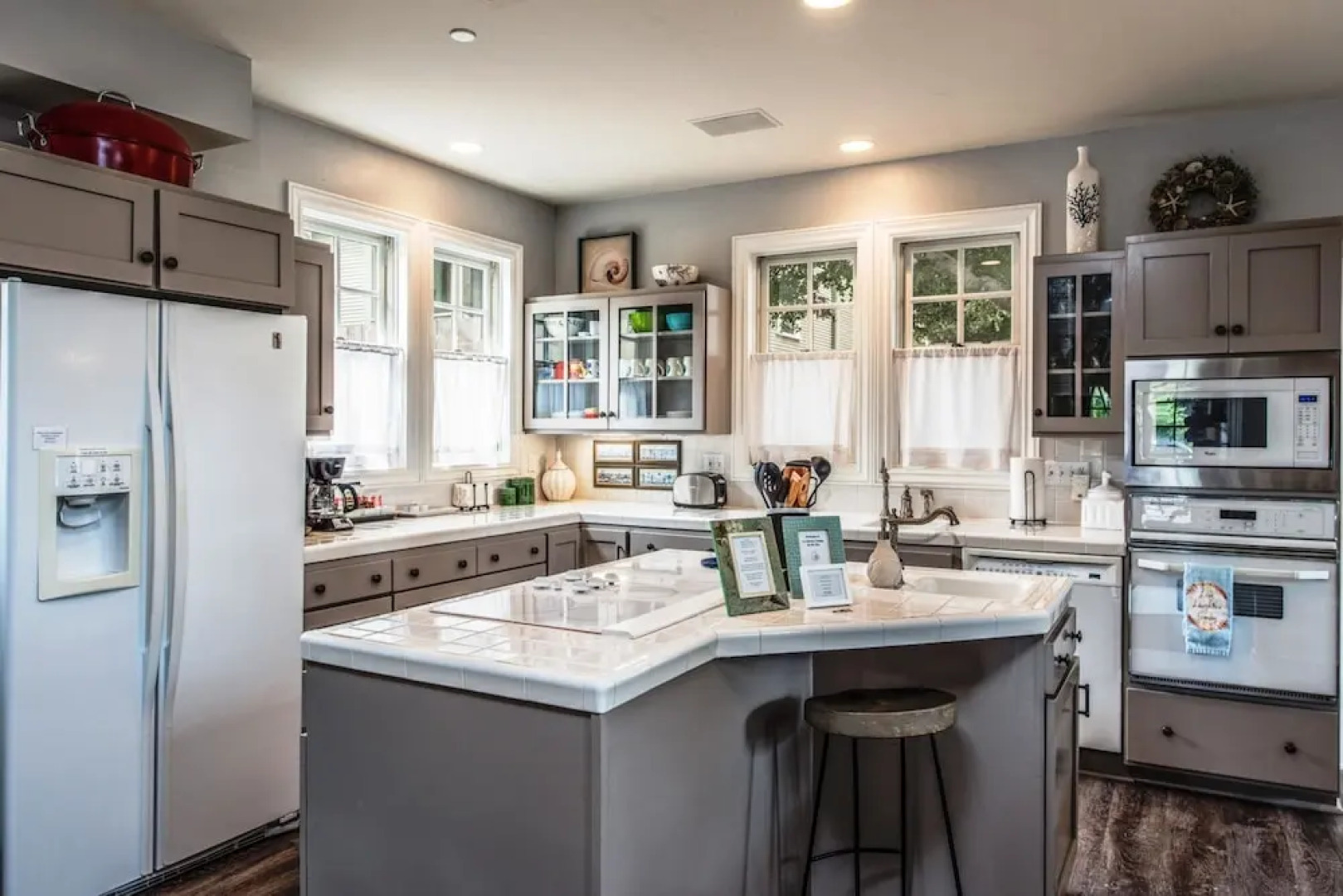 3703 La Gloria Cottage-by-the-Sea