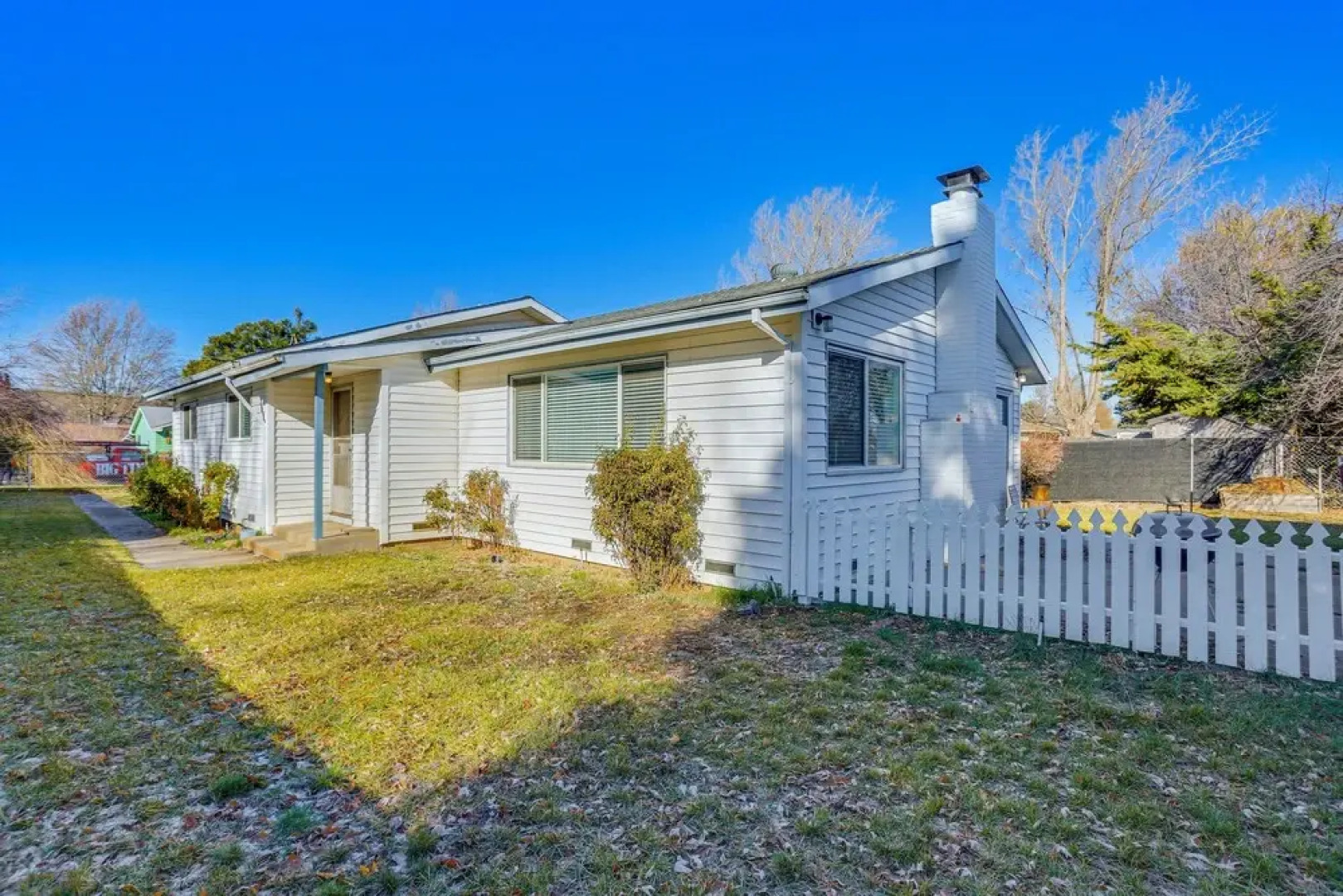 11 Mi to Burney Falls: Charming Home w/ Fireplace