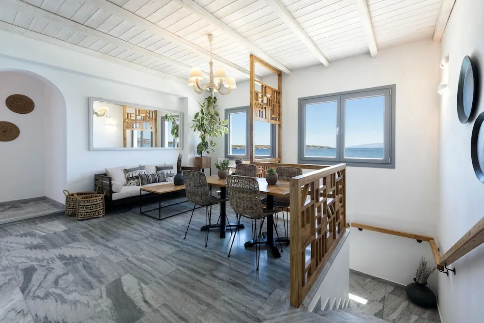 Blue Waves Suites & Apartments