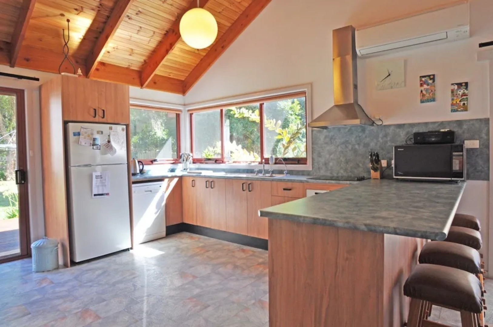 Beilby Beach Cottage - Free Wifi & Foxtel Included! Pet Friendly (Outside Only)