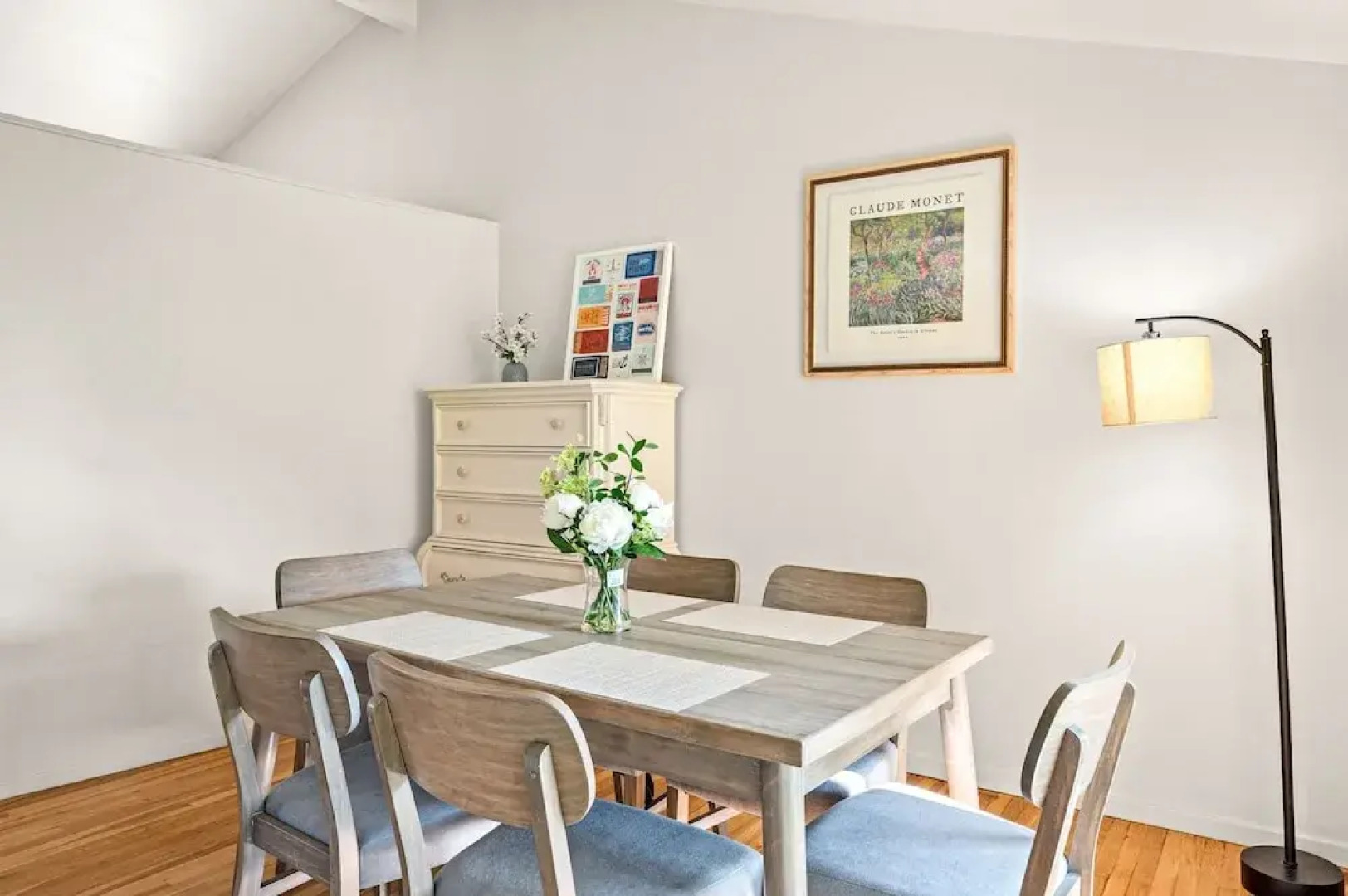 Perfect Family Home With Fireplace Spacious Yard