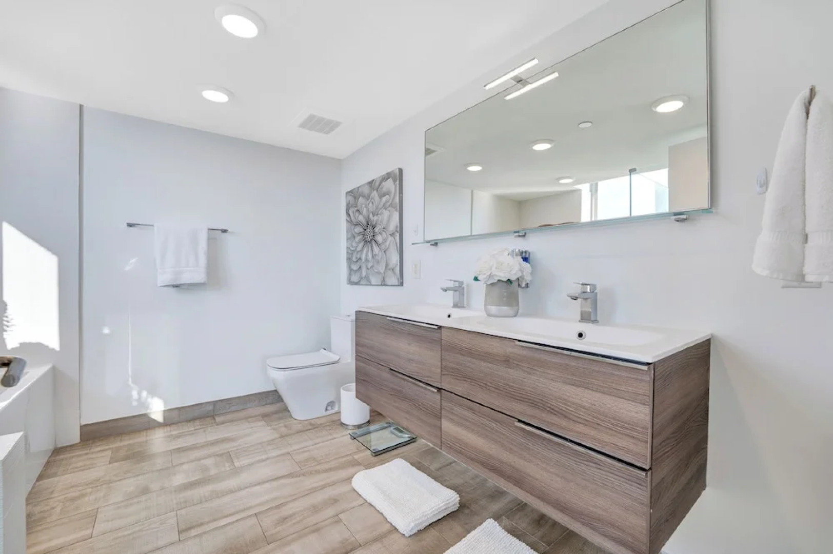 Stunning 2BR 2BA  Bay Harbour with Pool