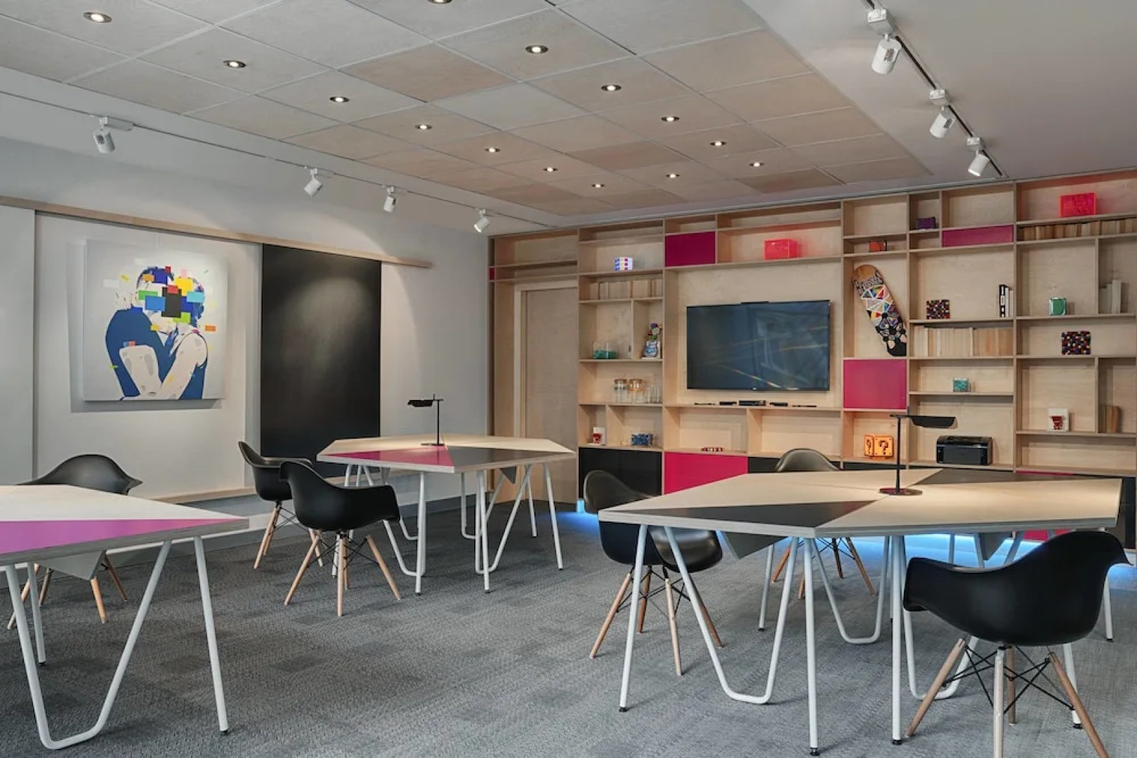 Отель Aloft Brussels Schuman