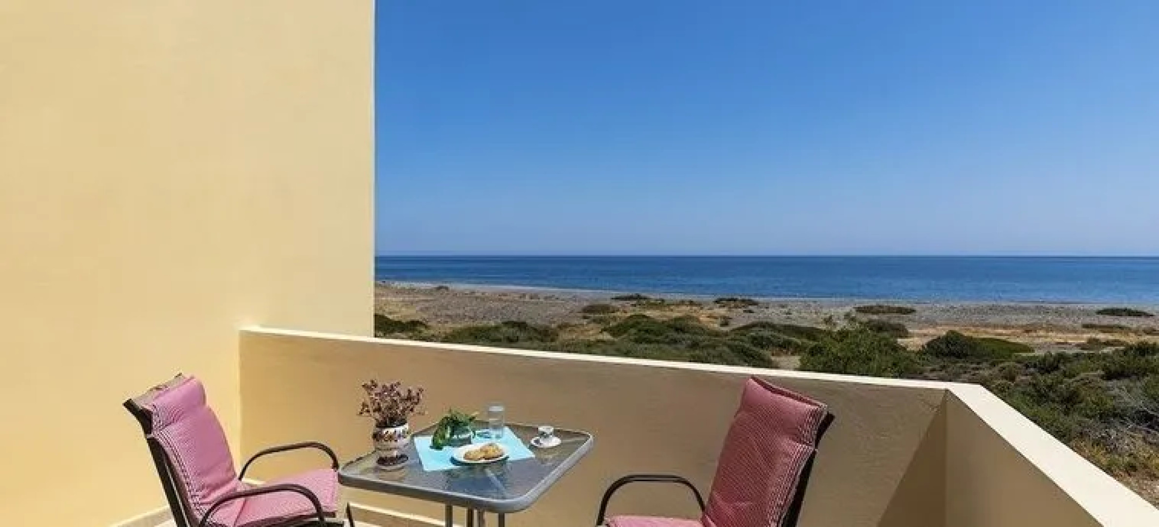 Live by the sea at House Almyra