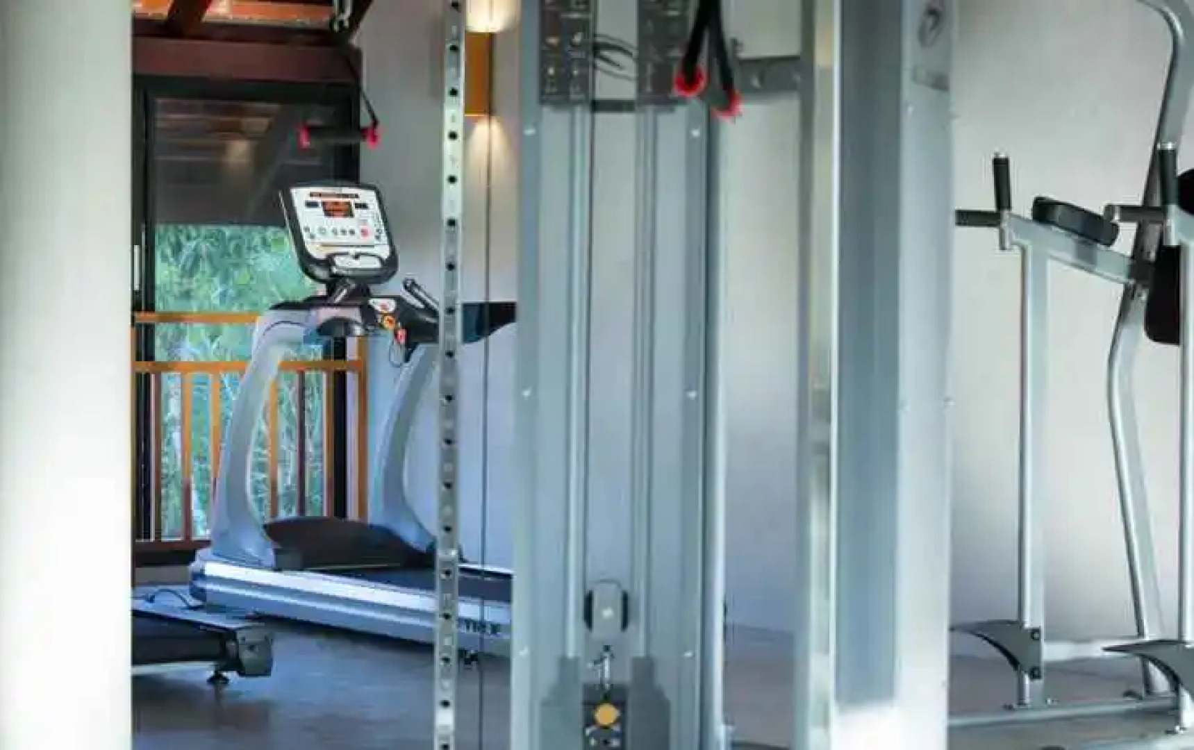 Le Menara Khao Lak beachfront Villa & Resort