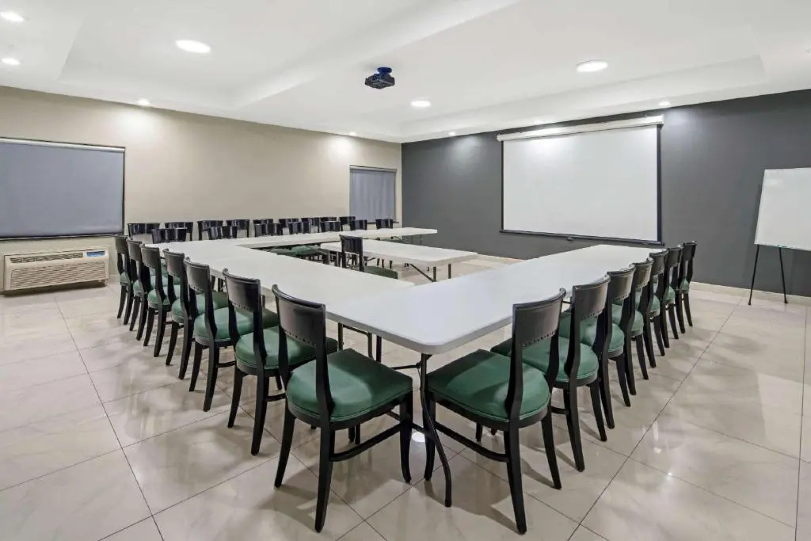 La Quinta by Wyndham Mercedes