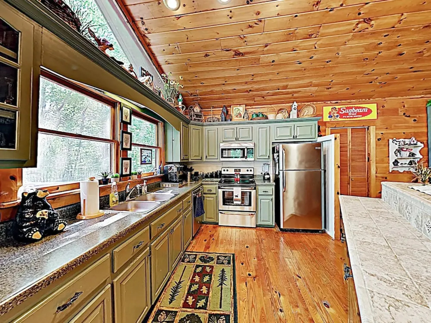 New Listing! Mountain Laurel Lodge W/ Hot Tub 5 Bedroom Home