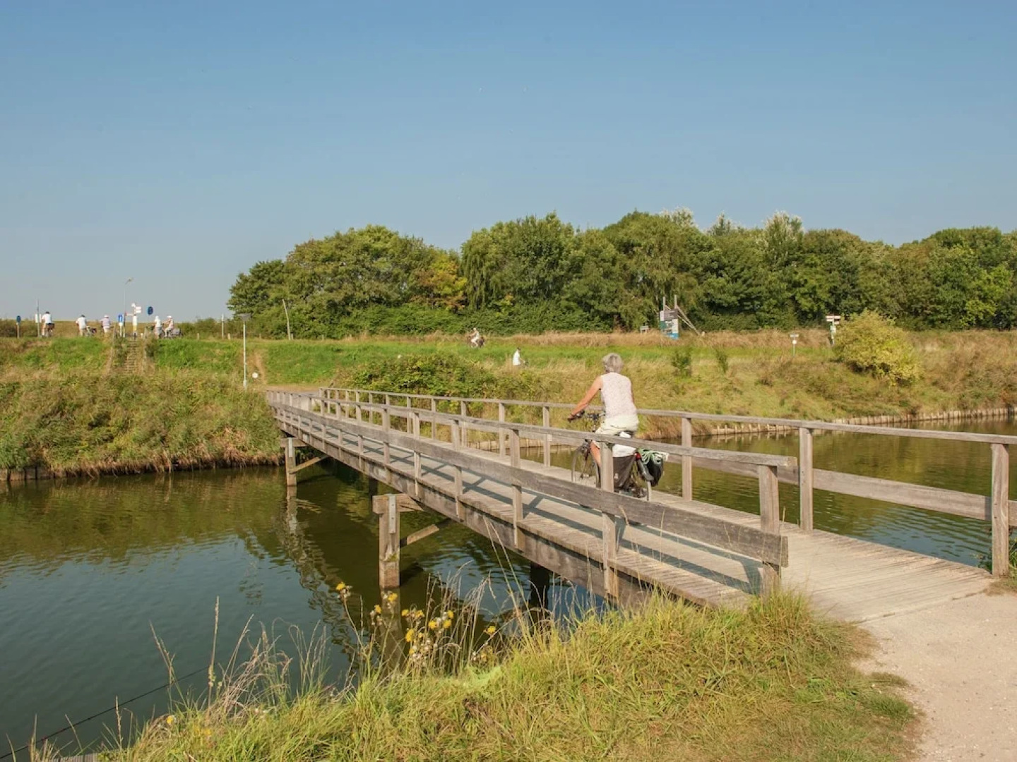 Detached Villa With Four Bathrooms Near the Sea